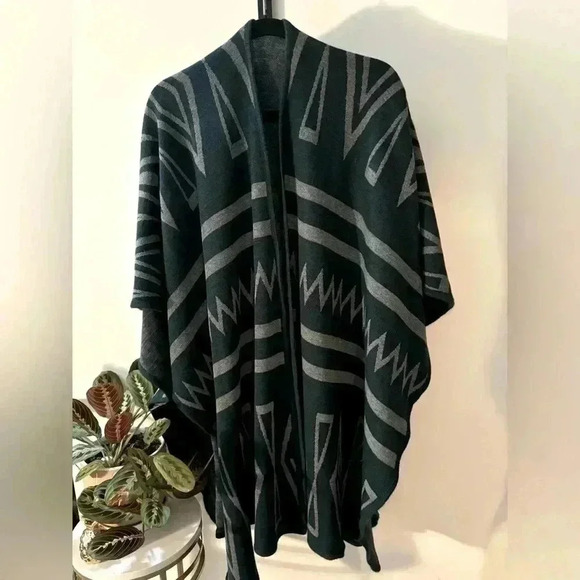 *NWOT*  Cape - Picture 1 of 3
